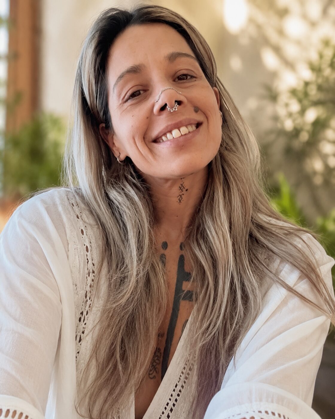 Retrato natural de Sole, Maestra Inirama, facilitadora de Shakti Healing Europa